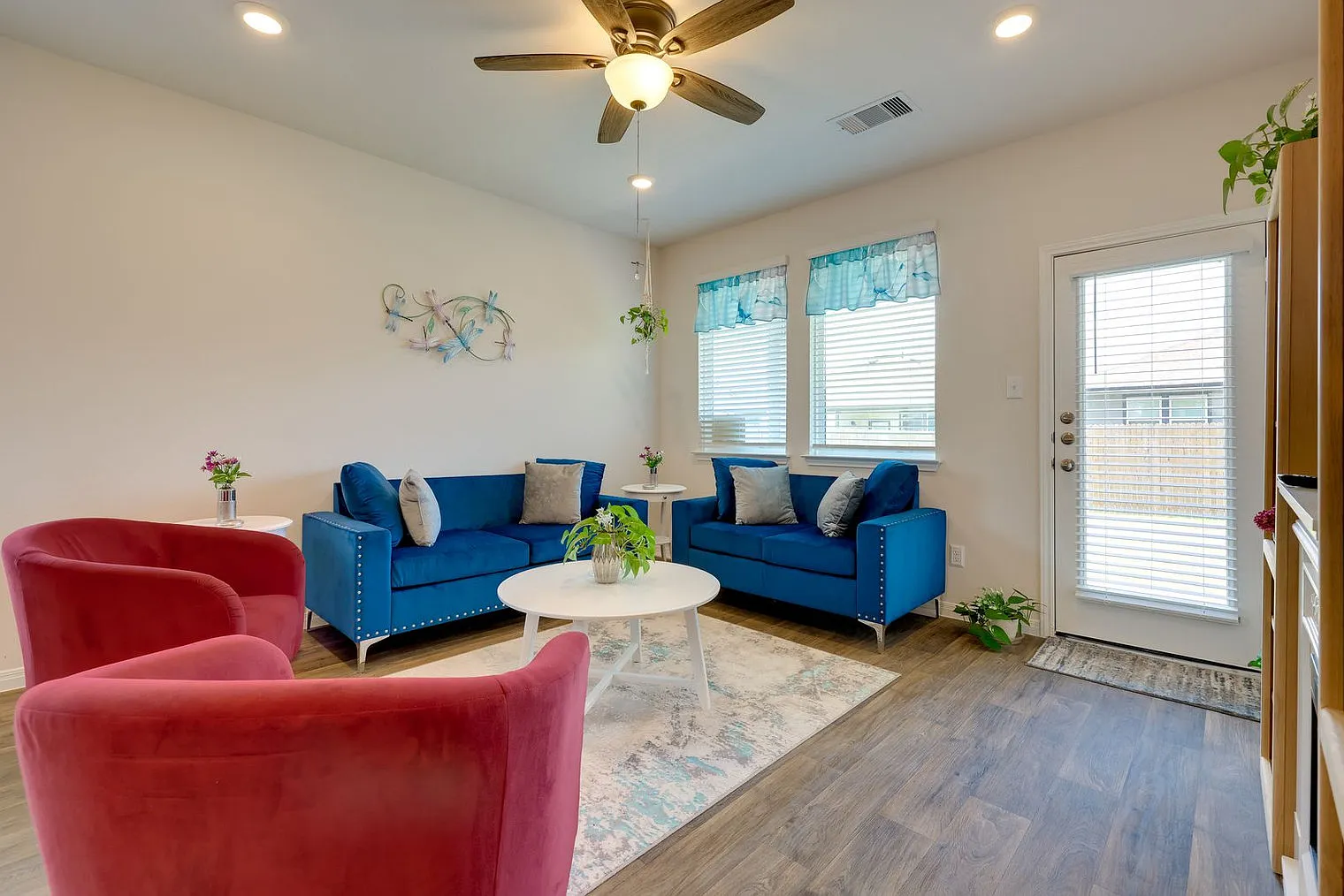 4 bed, 2.0 bath, 1528 sqft, $2,720 — Photo 1