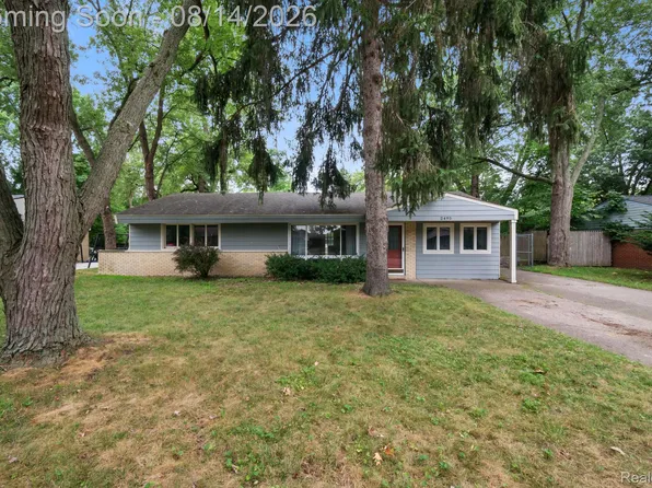 2495 Walce Dr, West Bloomfield, MI 48324