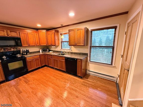 5th image of 35 Oakdale Rd