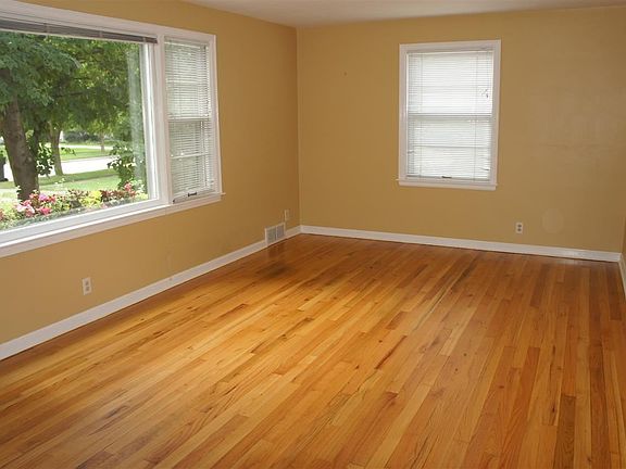 3rd image of 1433 E Monroe St