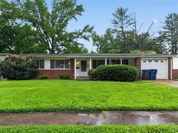 3625 Hambletonian Dr, Florissant, MO 63033