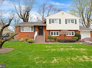 8 Barnett Rd, Lawrence Township, NJ 08648