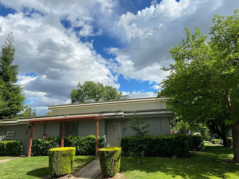 Northridge Terrace Apartments at 4900-4948 Stamas Lane, Fair Oaks California — Photo 11