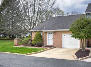 9 Esther Ct, Lebanon, NJ 08833
