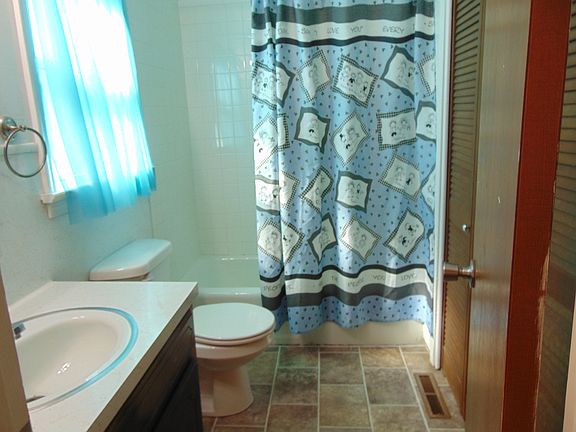 Master bath with
Huge walkin