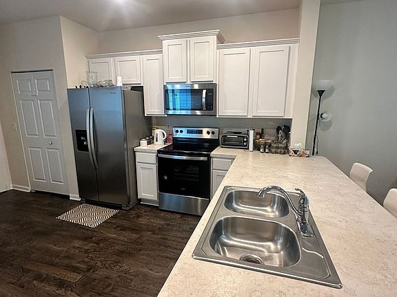 4th image of 38 Scotch Pebble Dr