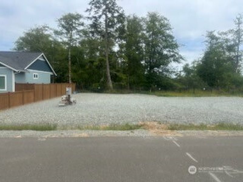 3rd image of 556 Chenois Avenue NE