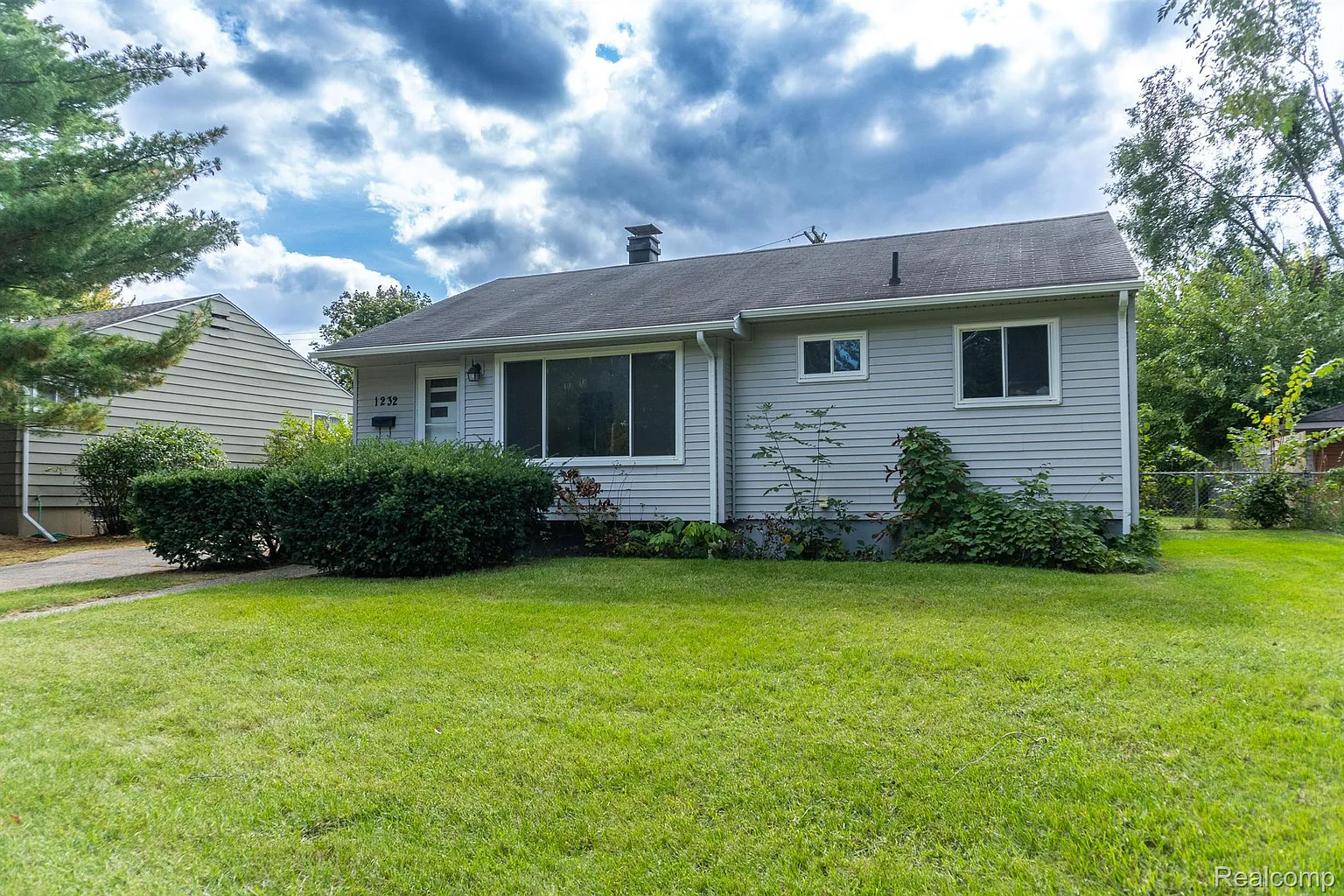 1232 Marcus Ave photo 1