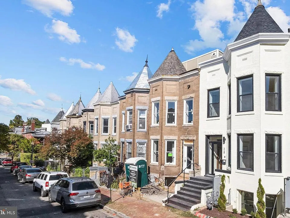 28 Todd Pl NE #2