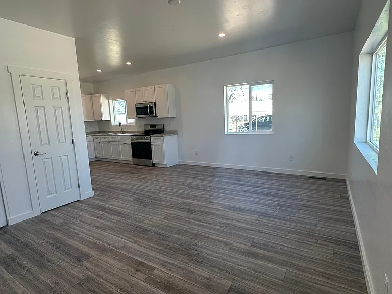 1115 E Carpenter St — Photo 16
