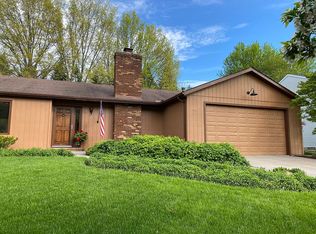 9775 N Bexley Dr, Strongsville, OH 44136