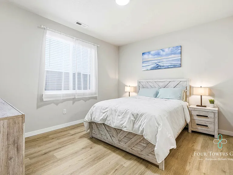 1203 NE Emerald Dr — Photo 13