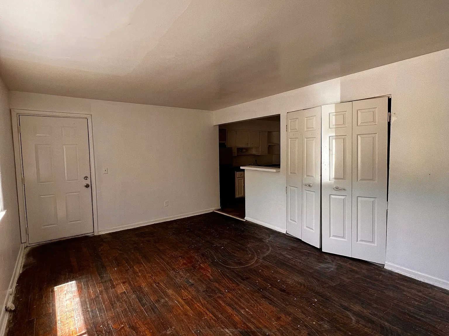 128 Clinton Springs Ave — Photo 4