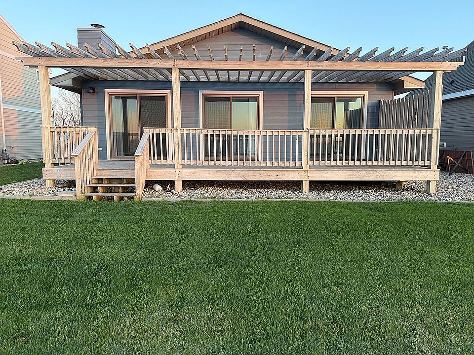 1st image of 512 S Lake Dr