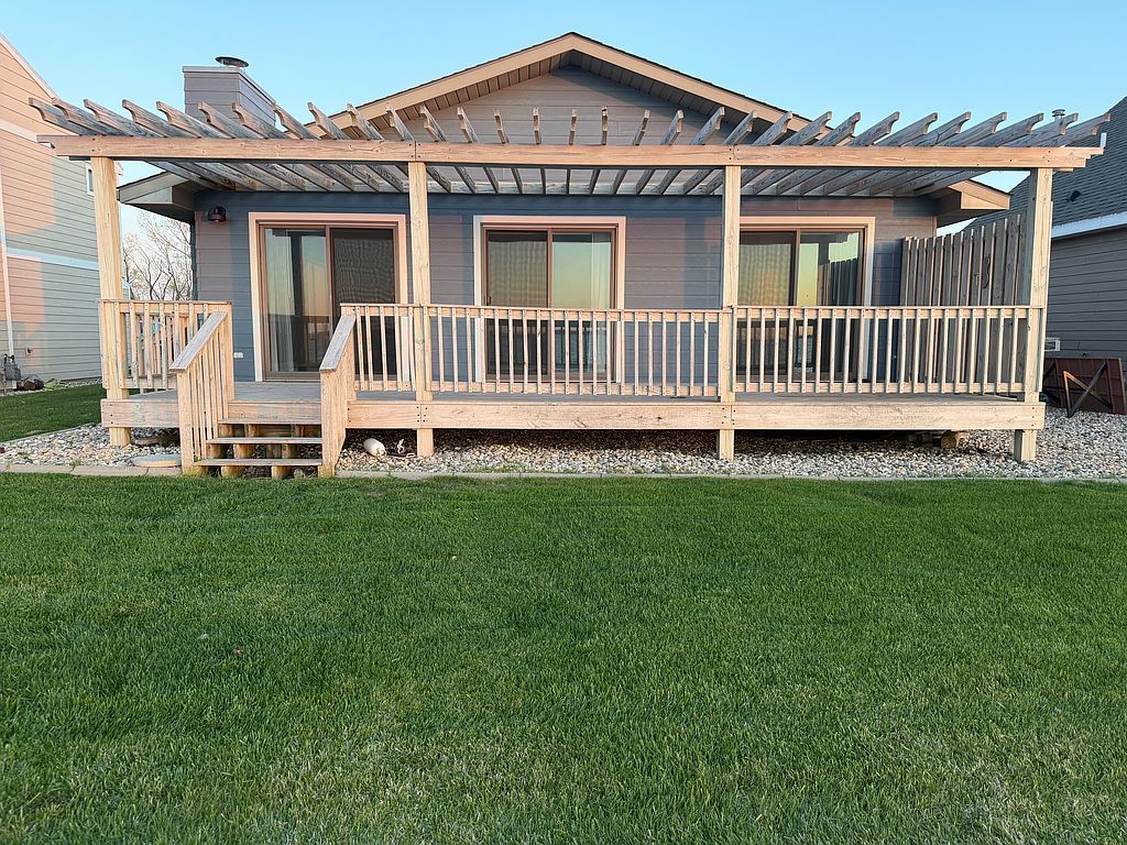 512 S Lake Dr - Property Image