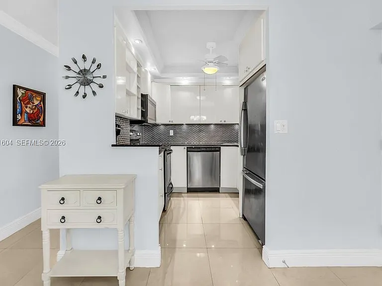 220 Kings Point Dr #314 — Photo 3
