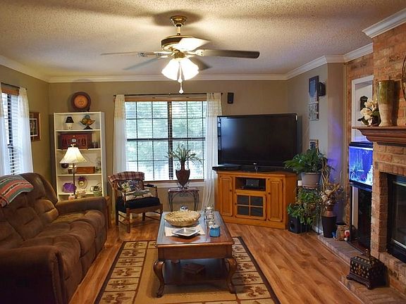 3rd image of 710 Woodyard Dr