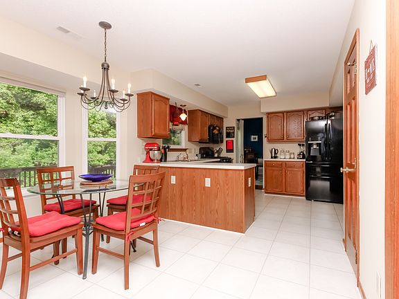 3rd image of 5002 Rolling Meadows Dr