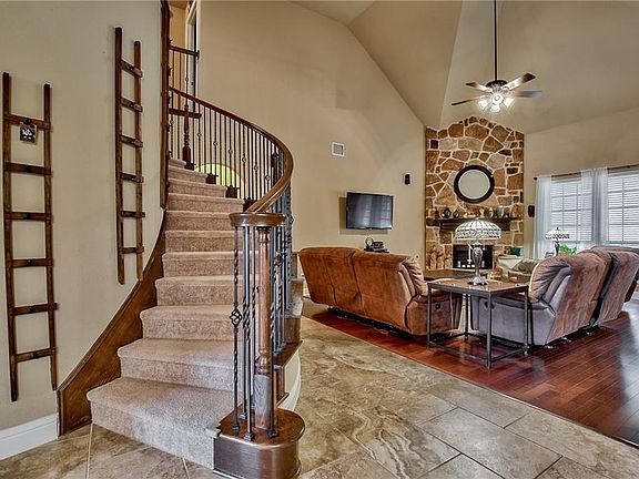 3rd image of 3529 Hutch Dr