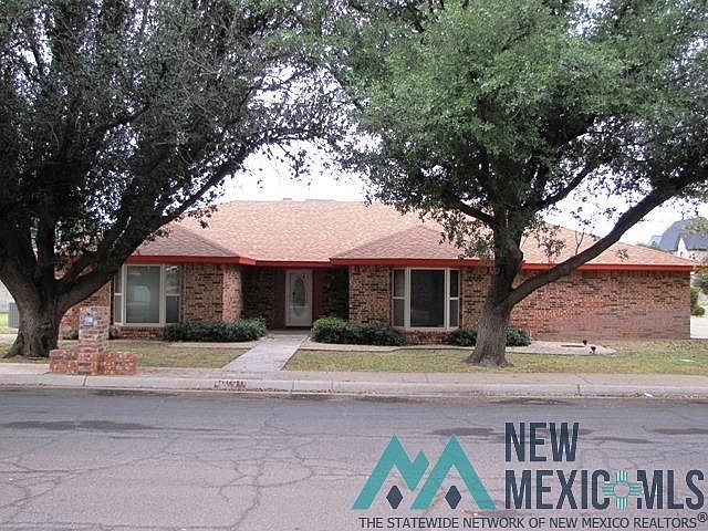 1st image of 2821 N Acoma Dr