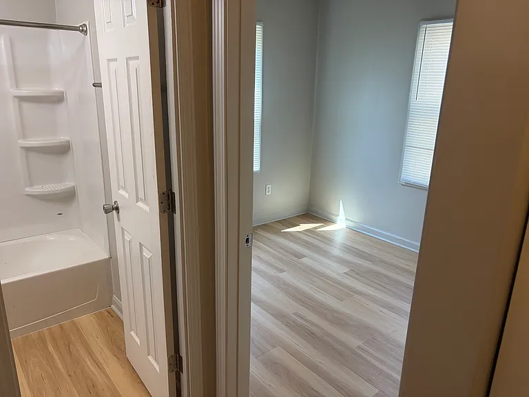 1422 Sorin St — Photo 6
