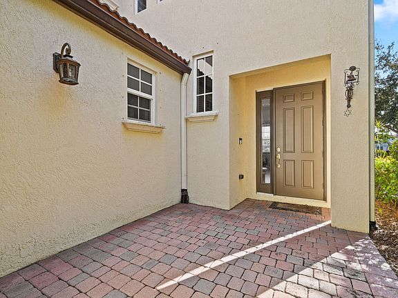 5th image of 848 Madison Ct