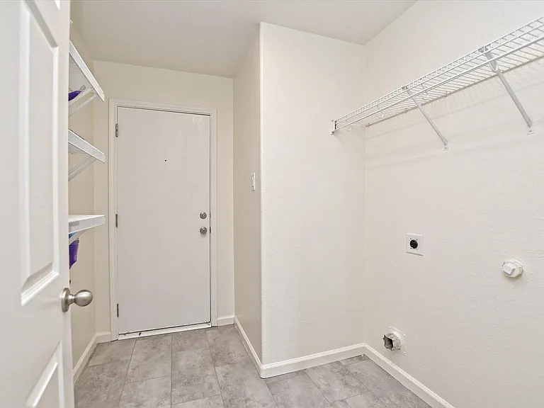 401 Bandara Woods Blvd — Photo 15