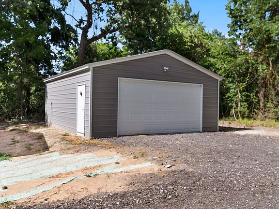2nd image of 126 Maple Leaf Cir