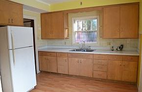3rd image of 250 E 10th St