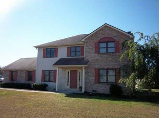 135 Hawthorn Dr, Pendleton, IN 46064