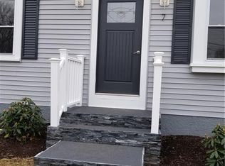 7 Ledgewood Dr, Cranston, RI 02920
