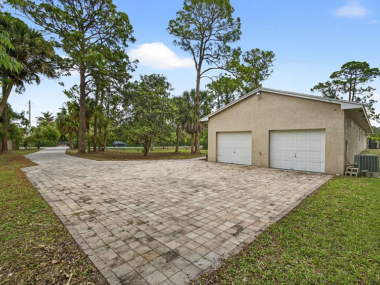 16932 Okeechobee Blvd — Photo 9