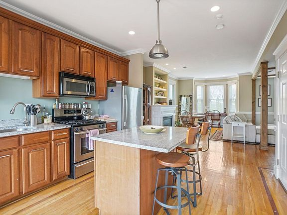 4th image of 21 Thomas Park APT 2