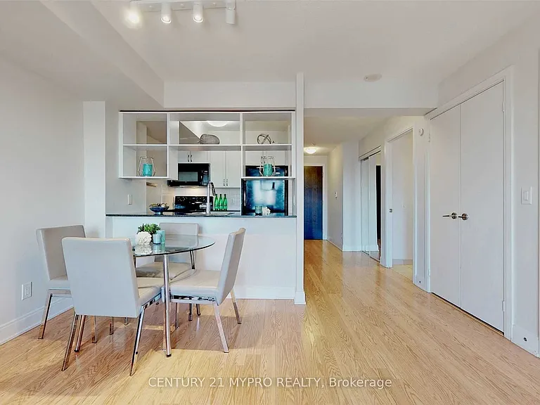 135 Village Green Sq #1621 — Photo 7