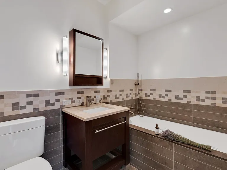 101 W 24th St #5B — Photo 7