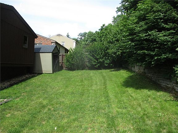 3rd image of 106 Larchwood Dr