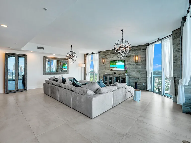 17301 Biscayne Blvd — Photo 10