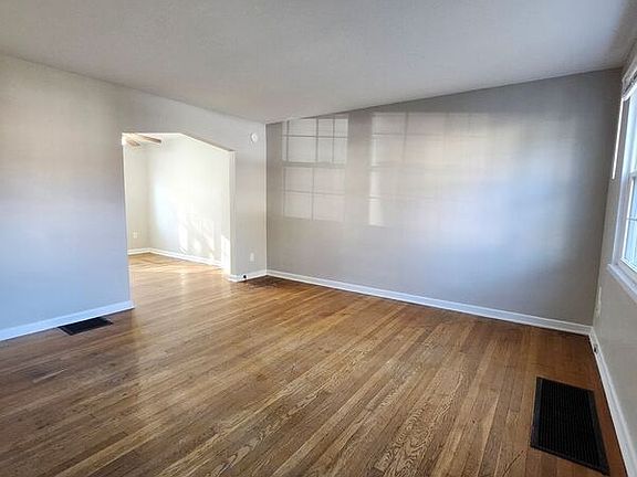 2nd image of 1304 Chardon Ct