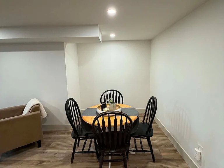 24 Lora St — Photo 6