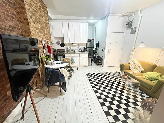 Rented by Delmark Realty LLC | media 13