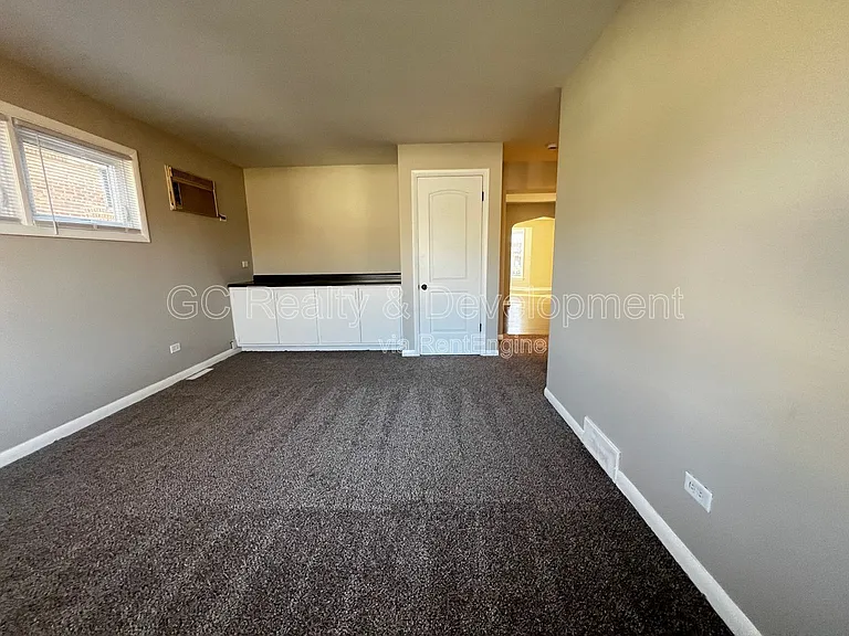 9121 S Utica Ave — Photo 10
