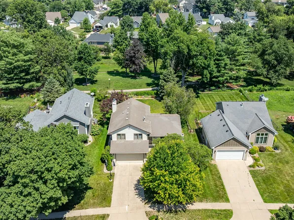 5935 Ashland Pl, Johnston, IA 50131