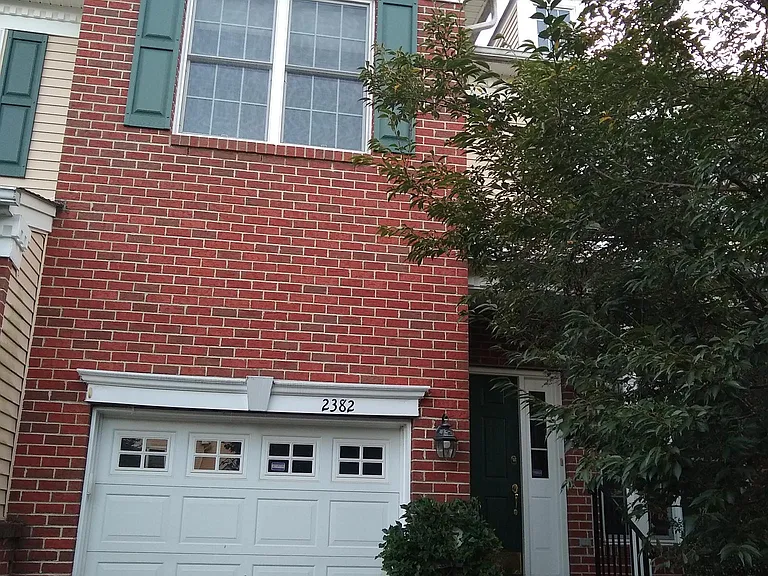 2382 Rosemont Ter — Photo 1
