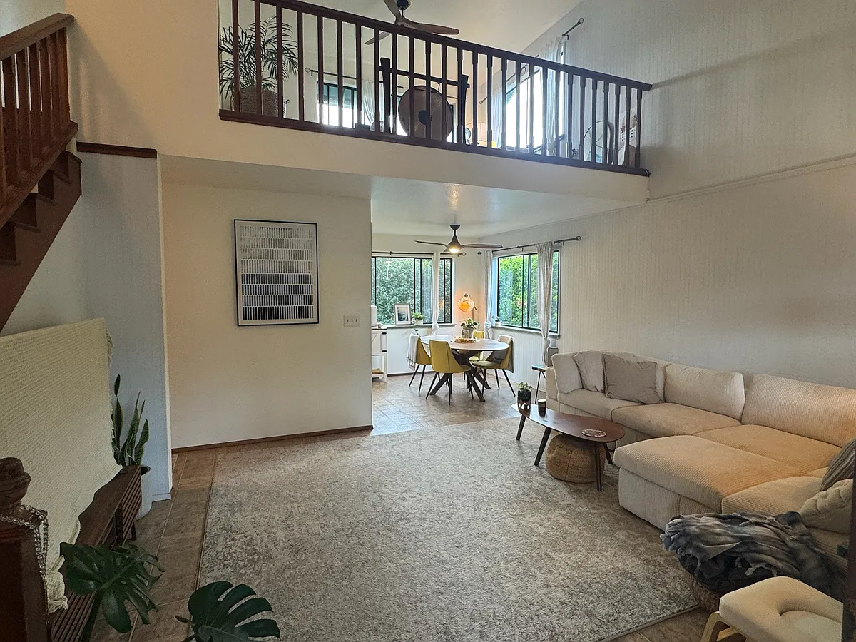 View from entrance - 4465 Aku Rd