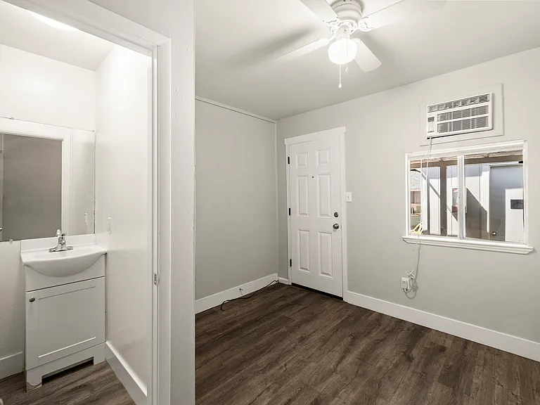 946 Cherry St #1 — Photo 7
