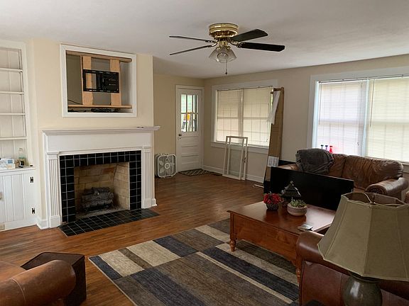 3rd image of 312 23rd St