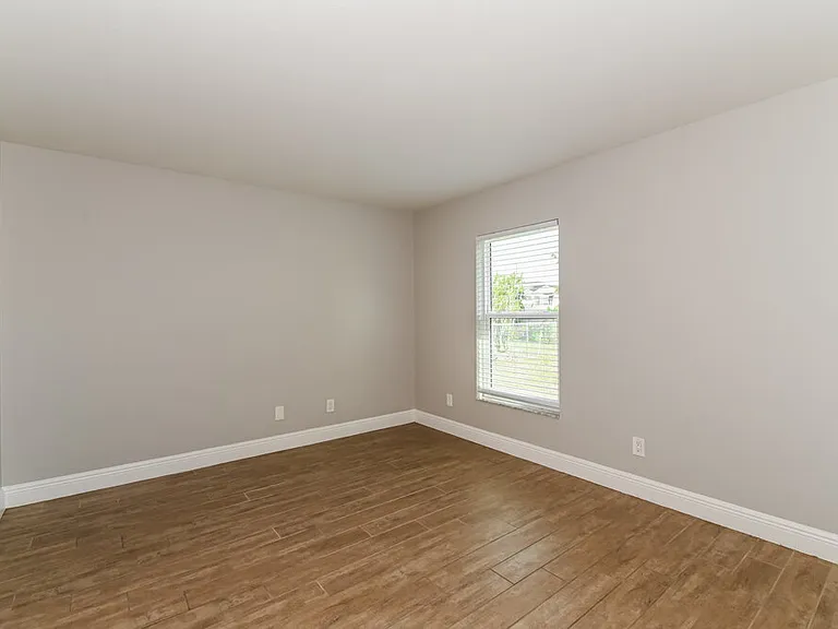 3213 SE Santa Barbara Pl — Photo 8