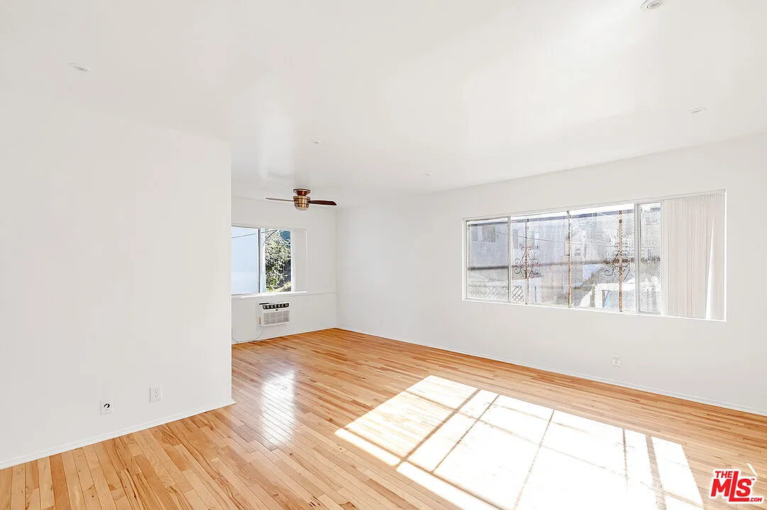 2 bed, 2.0 bath, 900 sqft, $2,795 — Photo 2
