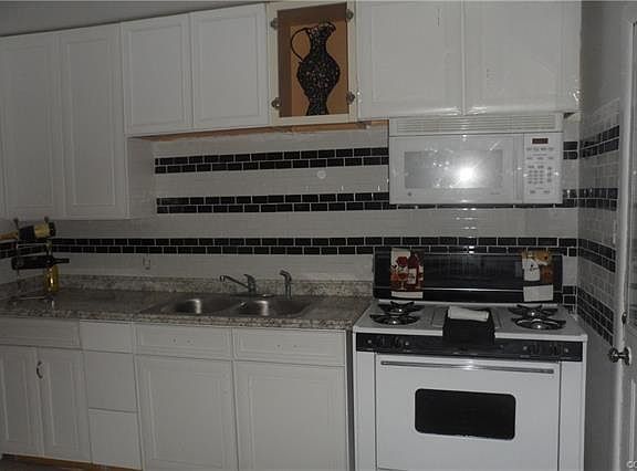 2nd image of 833 Fort Henry St
