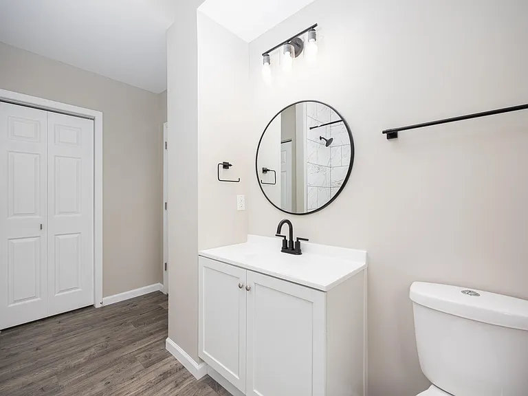 Bathroom / Washer and Dryer